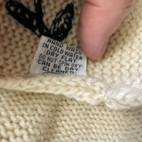VINTAGE BRITISH OFF WHITE 100% WOOL APPLIQUED SWEATER - Picture 10 of 10